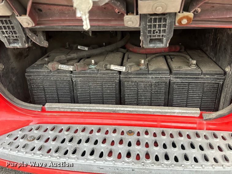 image for item EH3849 2017 Peterbilt  579 semi truck