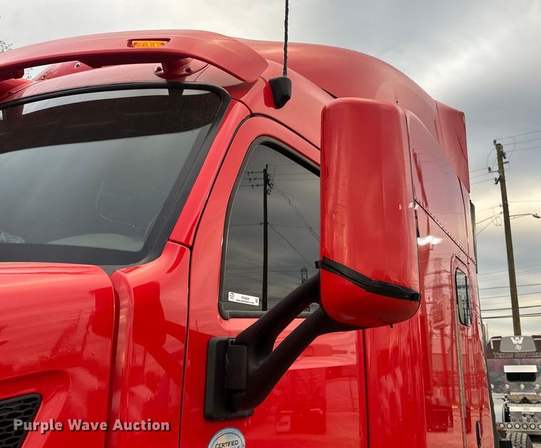 image for item EH3849 2017 Peterbilt  579 semi truck