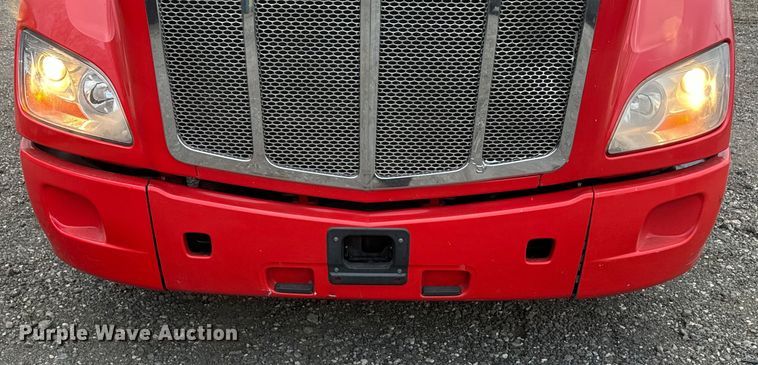 image for item EH3849 2017 Peterbilt  579 semi truck