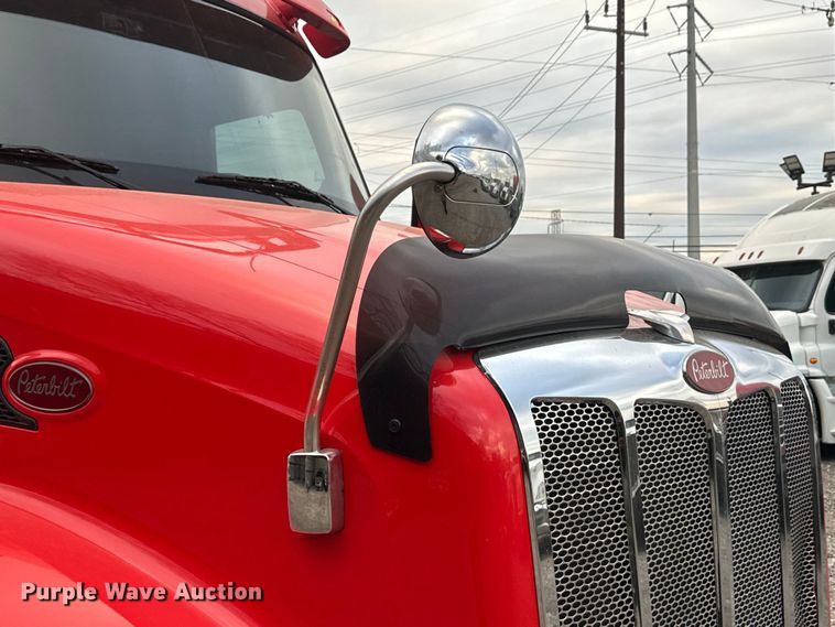 image for item EH3849 2017 Peterbilt  579 semi truck