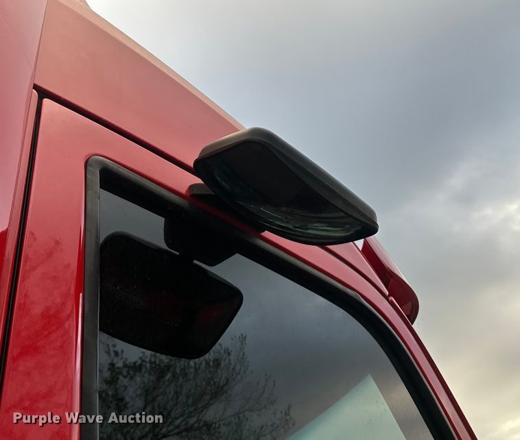 image for item EH3849 2017 Peterbilt  579 semi truck