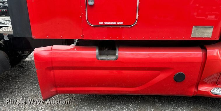 image for item EH3849 2017 Peterbilt  579 semi truck