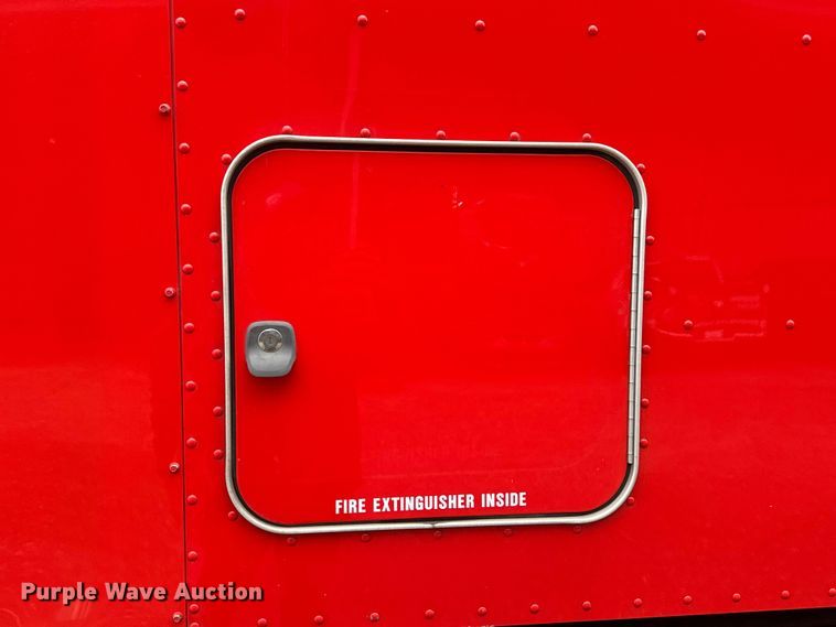 image for item EH3849 2017 Peterbilt  579 semi truck