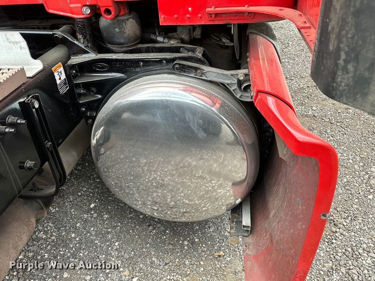 image for item EH3849 2017 Peterbilt  579 semi truck