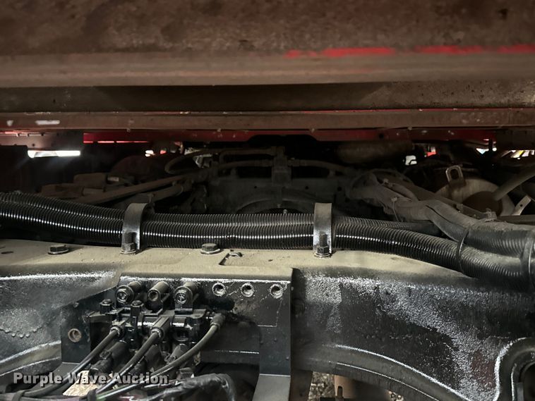 image for item EH3849 2017 Peterbilt  579 semi truck