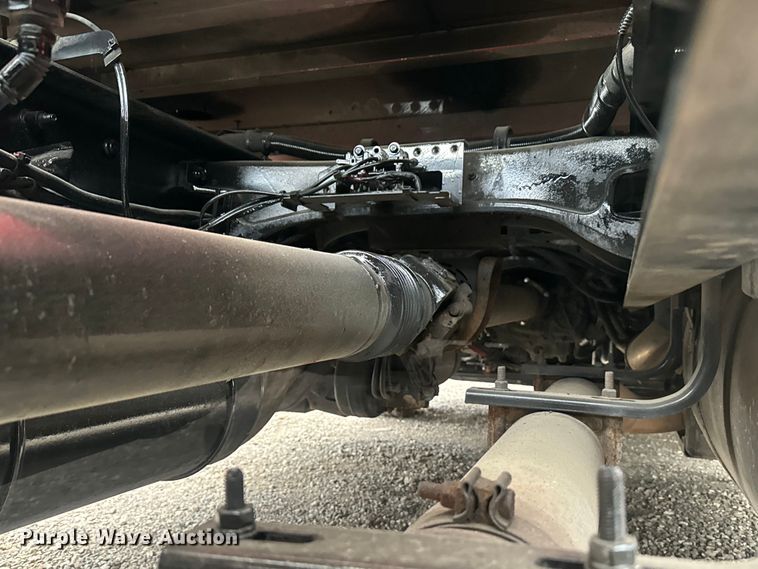 image for item EH3849 2017 Peterbilt  579 semi truck