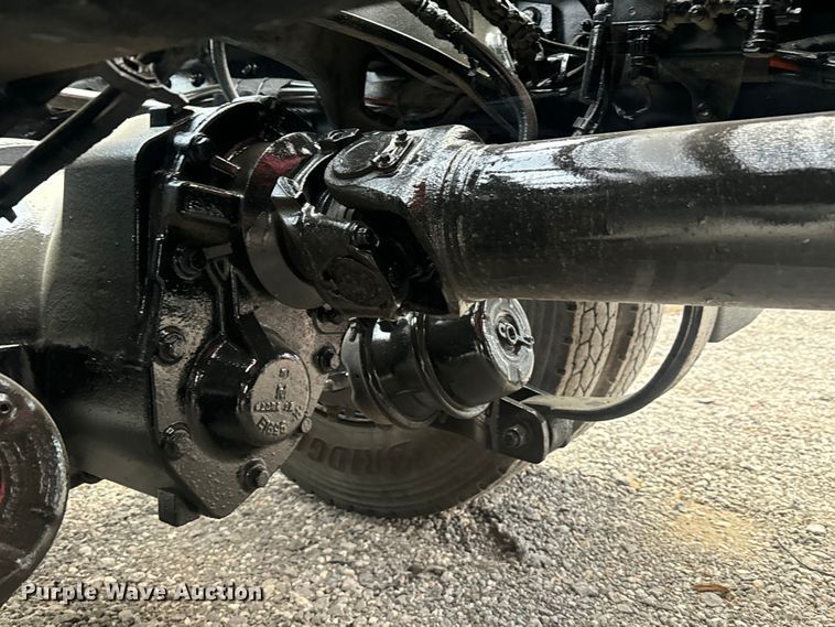 image for item EH3849 2017 Peterbilt  579 semi truck