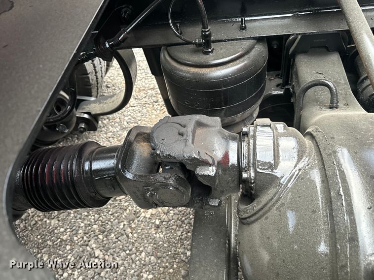 image for item EH3849 2017 Peterbilt  579 semi truck