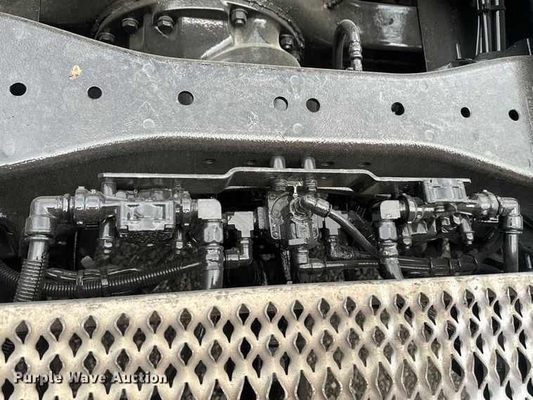 image for item EH3849 2017 Peterbilt  579 semi truck