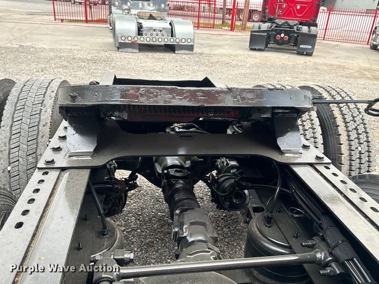 image for item EH3849 2017 Peterbilt  579 semi truck