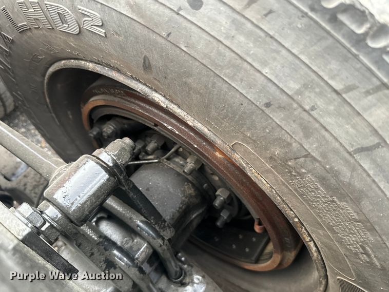 image for item EH3849 2017 Peterbilt  579 semi truck