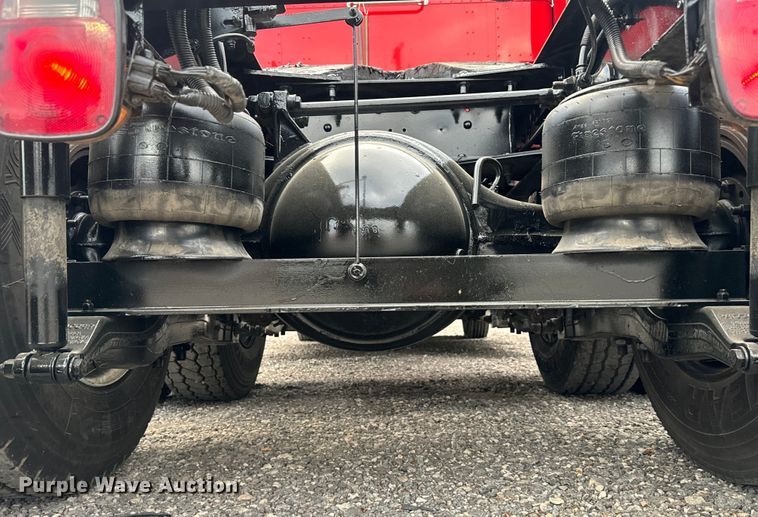 image for item EH3849 2017 Peterbilt  579 semi truck