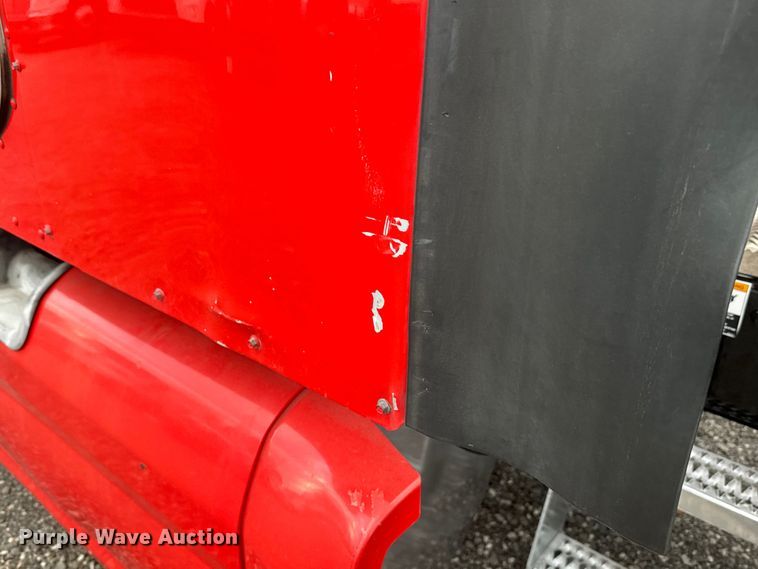 image for item EH3849 2017 Peterbilt  579 semi truck