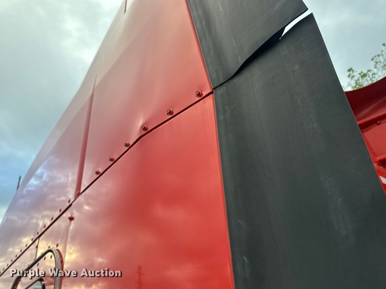 image for item EH3849 2017 Peterbilt  579 semi truck