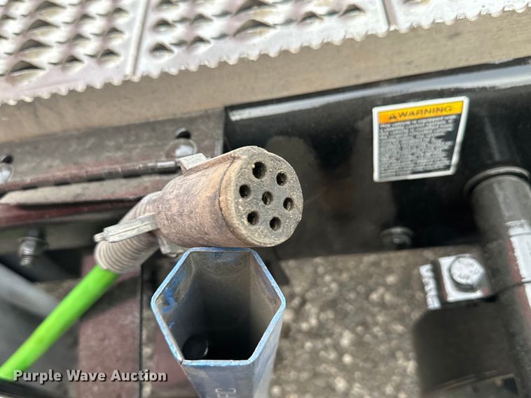 image for item EH3849 2017 Peterbilt  579 semi truck