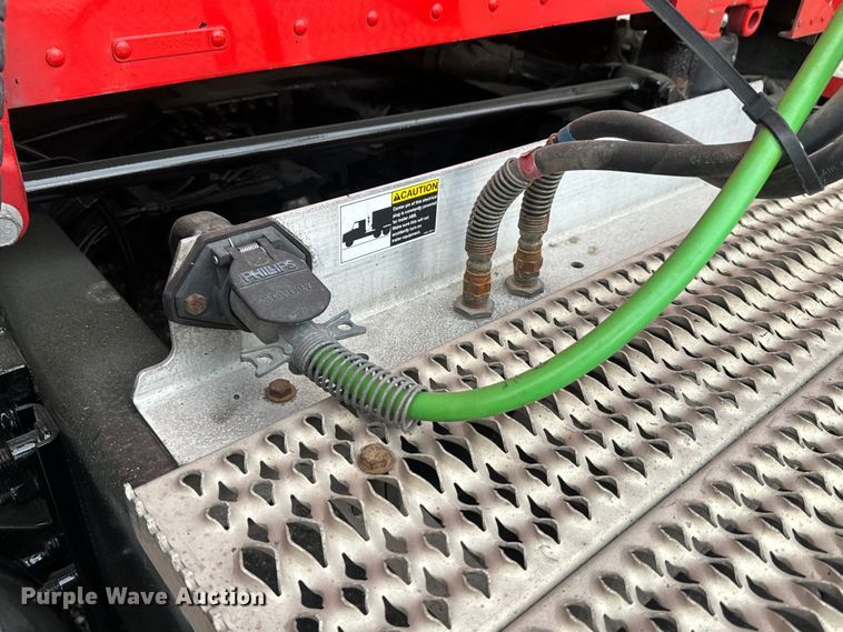 image for item EH3849 2017 Peterbilt  579 semi truck