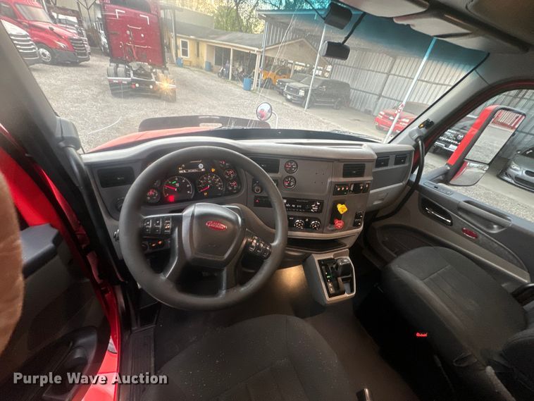 image for item EH3849 2017 Peterbilt  579 semi truck