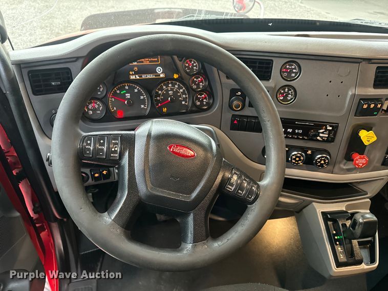 image for item EH3849 2017 Peterbilt  579 semi truck
