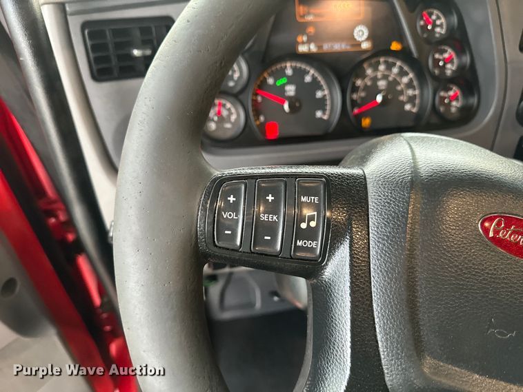 image for item EH3849 2017 Peterbilt  579 semi truck