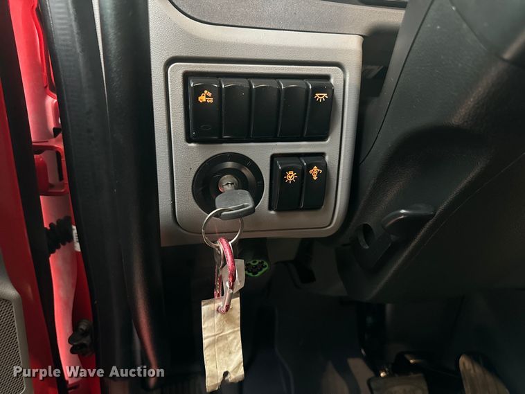 image for item EH3849 2017 Peterbilt  579 semi truck