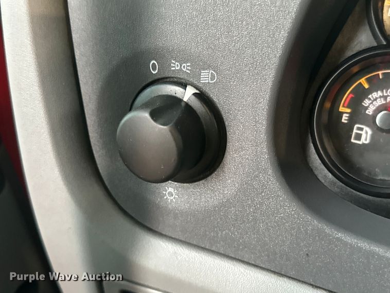 image for item EH3849 2017 Peterbilt  579 semi truck