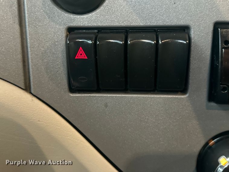 image for item EH3849 2017 Peterbilt  579 semi truck