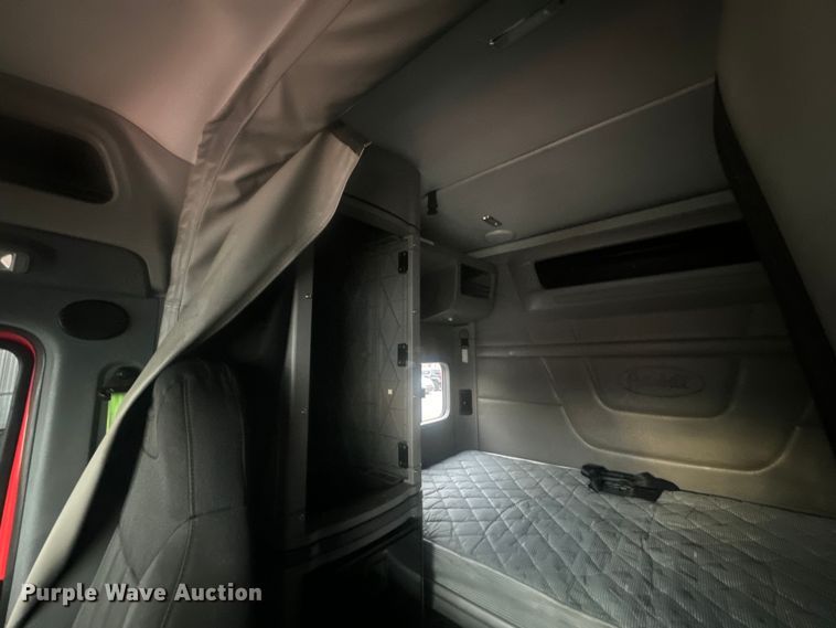 image for item EH3849 2017 Peterbilt  579 semi truck