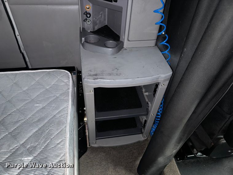 image for item EH3849 2017 Peterbilt  579 semi truck