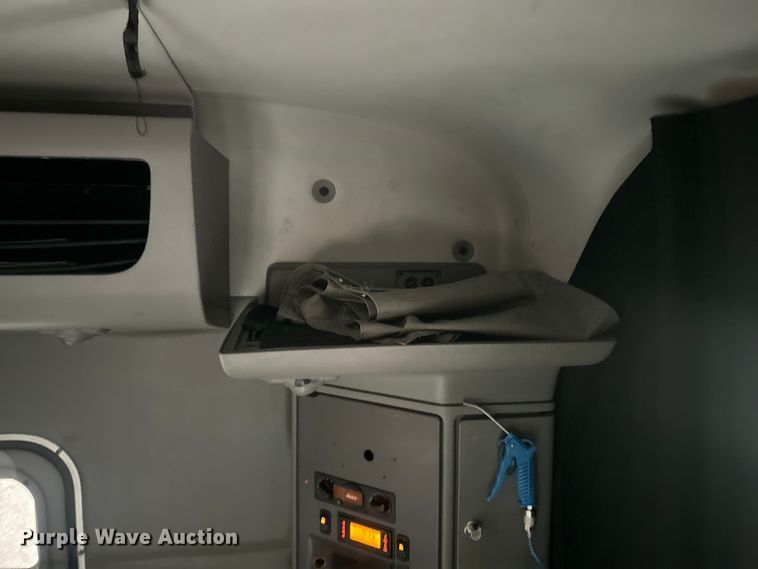 image for item EH3849 2017 Peterbilt  579 semi truck