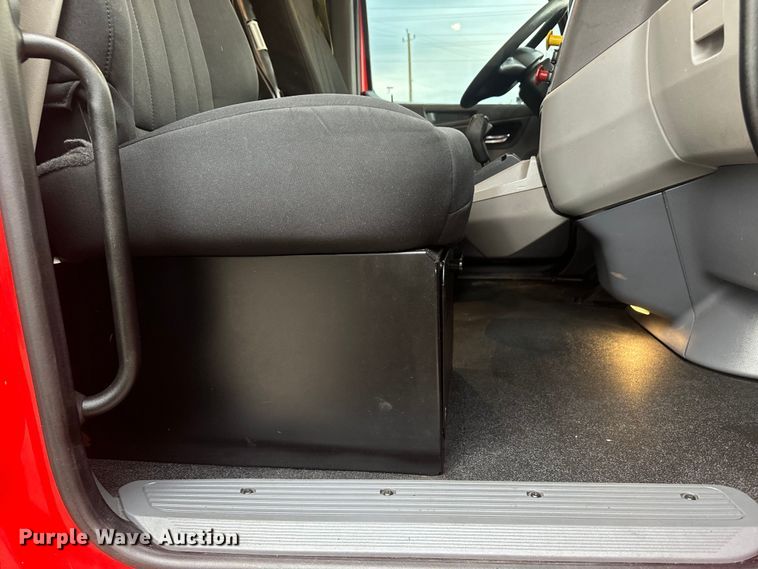 image for item EH3849 2017 Peterbilt  579 semi truck