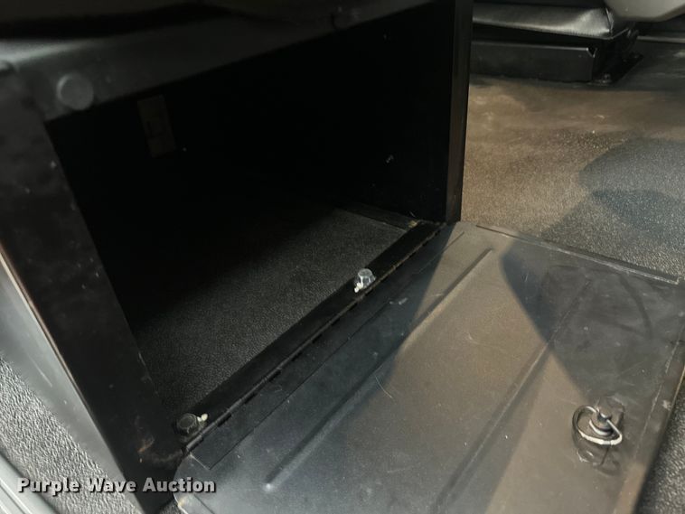 image for item EH3849 2017 Peterbilt  579 semi truck