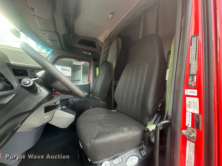 image for item EH3849 2017 Peterbilt  579 semi truck