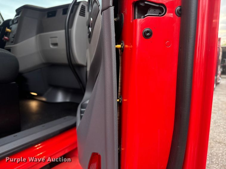 image for item EH3849 2017 Peterbilt  579 semi truck