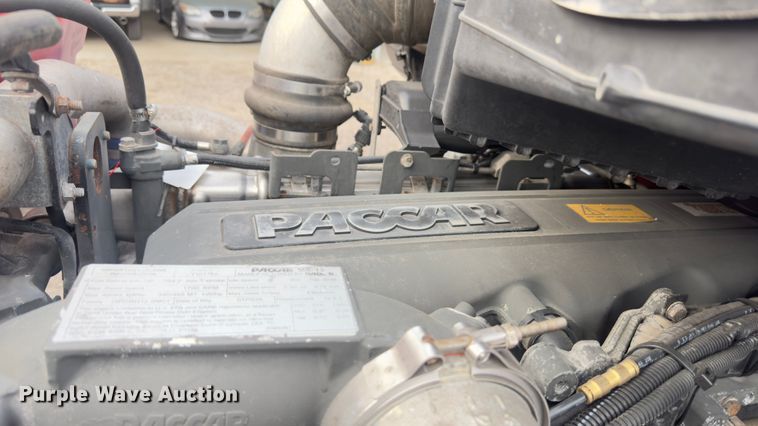 image for item EH3849 2017 Peterbilt  579 semi truck