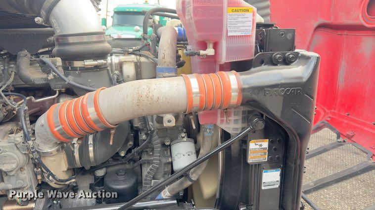 image for item EH3849 2017 Peterbilt  579 semi truck