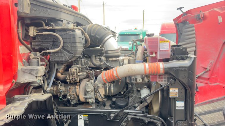 image for item EH3849 2017 Peterbilt  579 semi truck