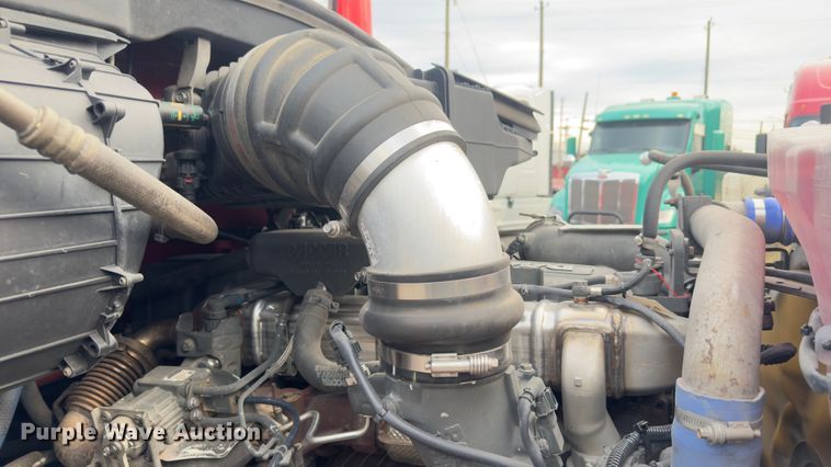 image for item EH3849 2017 Peterbilt  579 semi truck