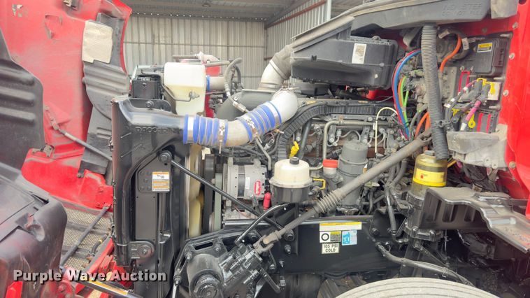 image for item EH3849 2017 Peterbilt  579 semi truck