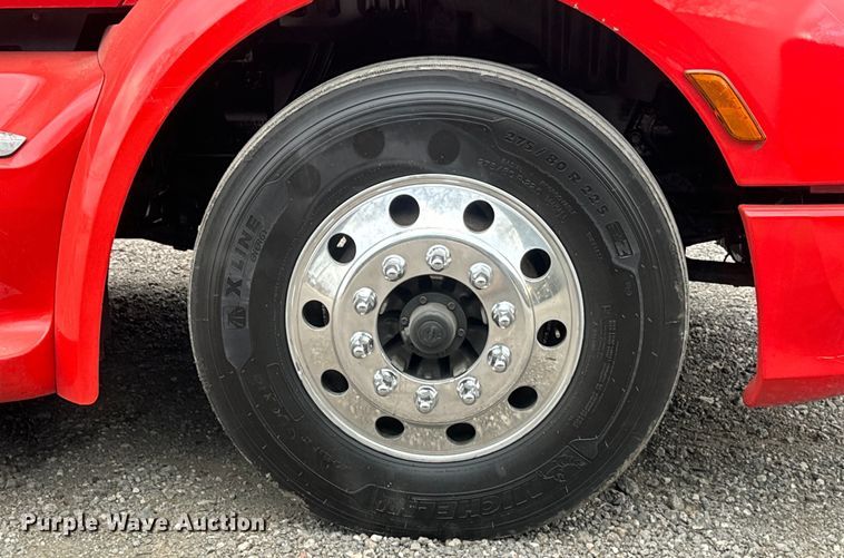 image for item EH3849 2017 Peterbilt  579 semi truck