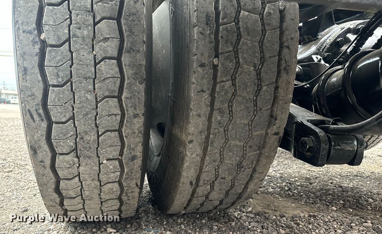 image for item EH3849 2017 Peterbilt  579 semi truck