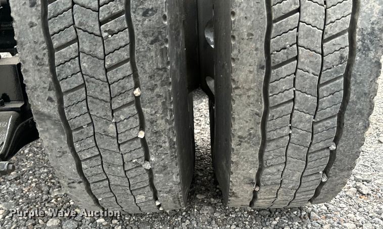 image for item EH3849 2017 Peterbilt  579 semi truck