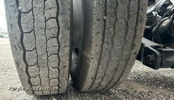 image for item EH3849 2017 Peterbilt  579 semi truck