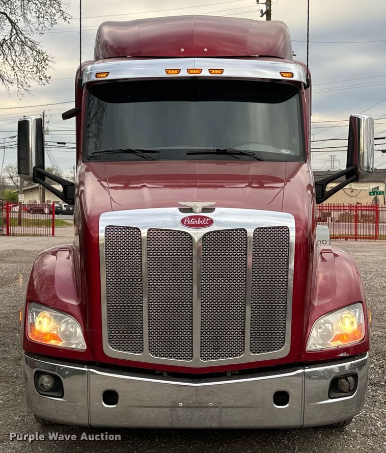 image for item EH3850 2017 Peterbilt 579 semi truck
