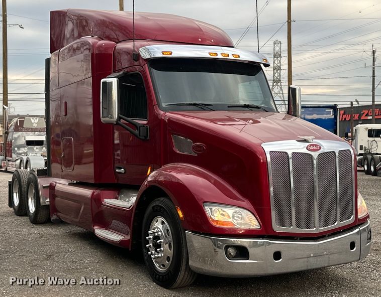 image for item EH3850 2017 Peterbilt 579 semi truck