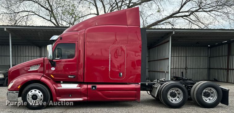 image for item EH3850 2017 Peterbilt 579 semi truck