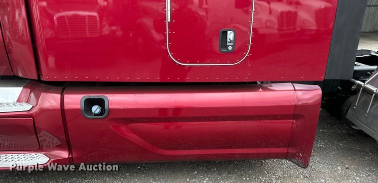 image for item EH3850 2017 Peterbilt 579 semi truck