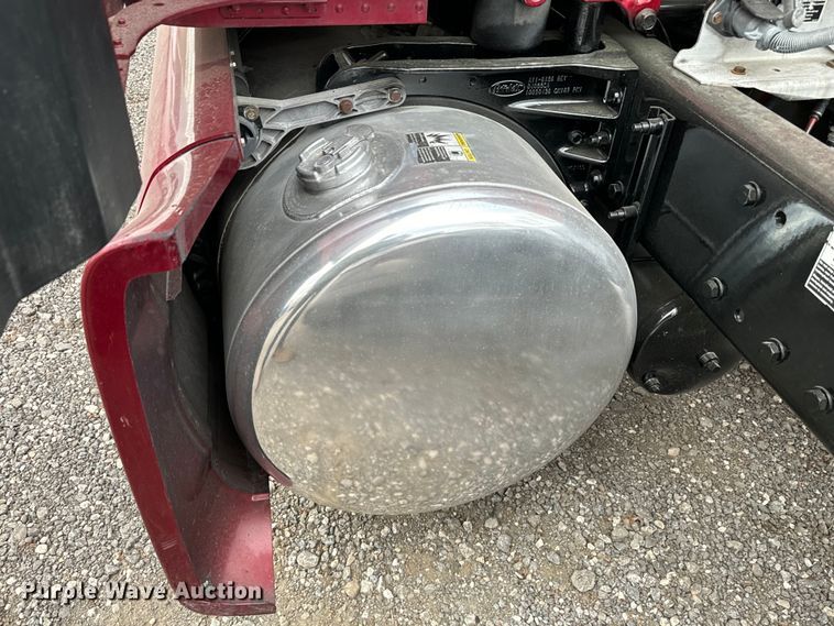 image for item EH3850 2017 Peterbilt 579 semi truck