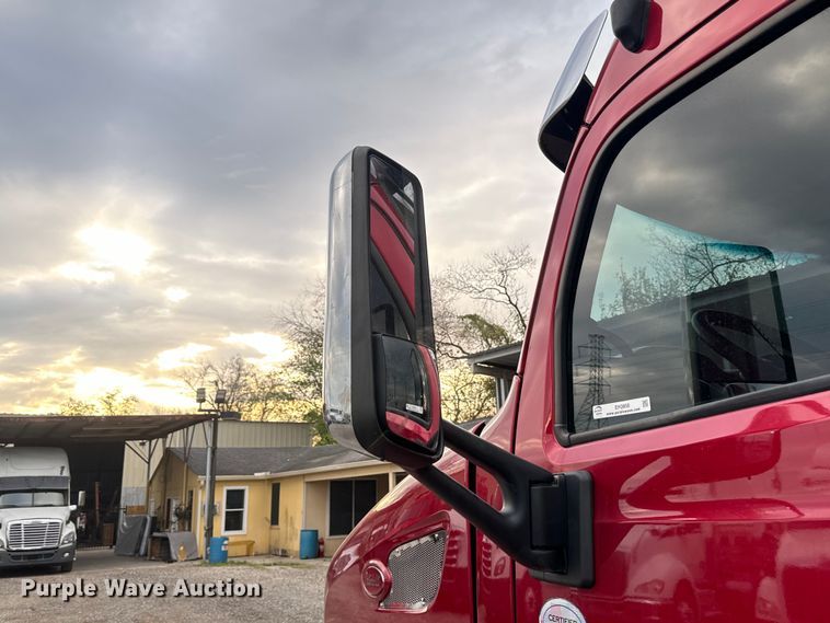 image for item EH3850 2017 Peterbilt 579 semi truck