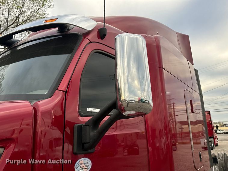 image for item EH3850 2017 Peterbilt 579 semi truck