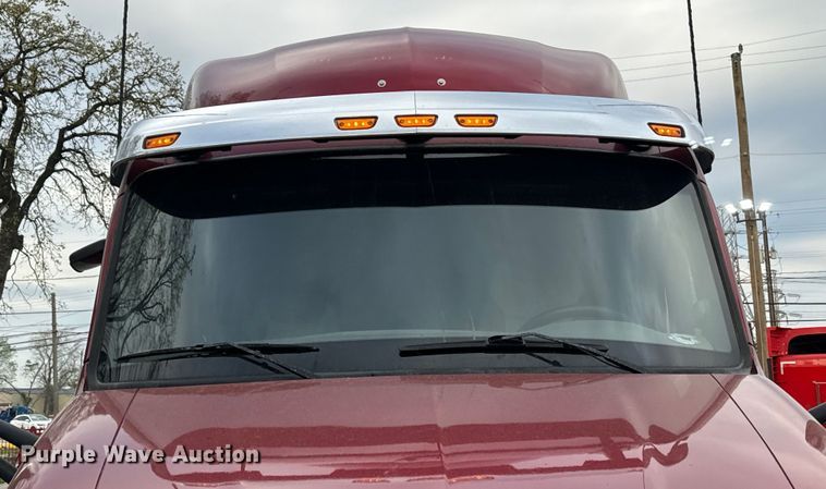 image for item EH3850 2017 Peterbilt 579 semi truck